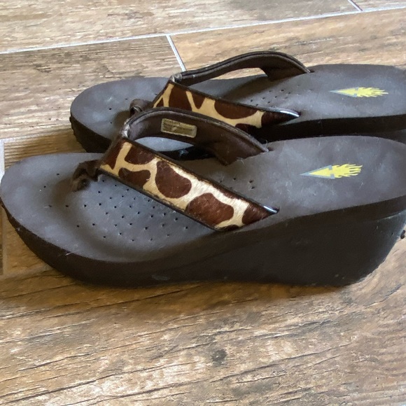 Volatile Flipflops - Picture 4 of 7